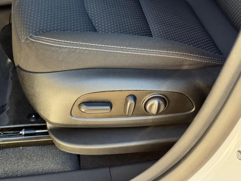 GMC Terrain Vehicle Full-screen Gallery Image 18