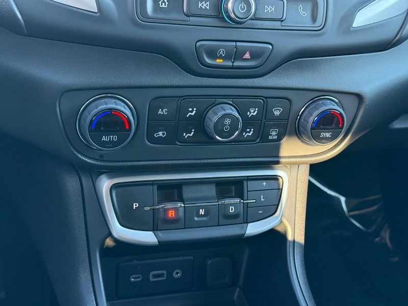 GMC Terrain Vehicle Full-screen Gallery Image 23