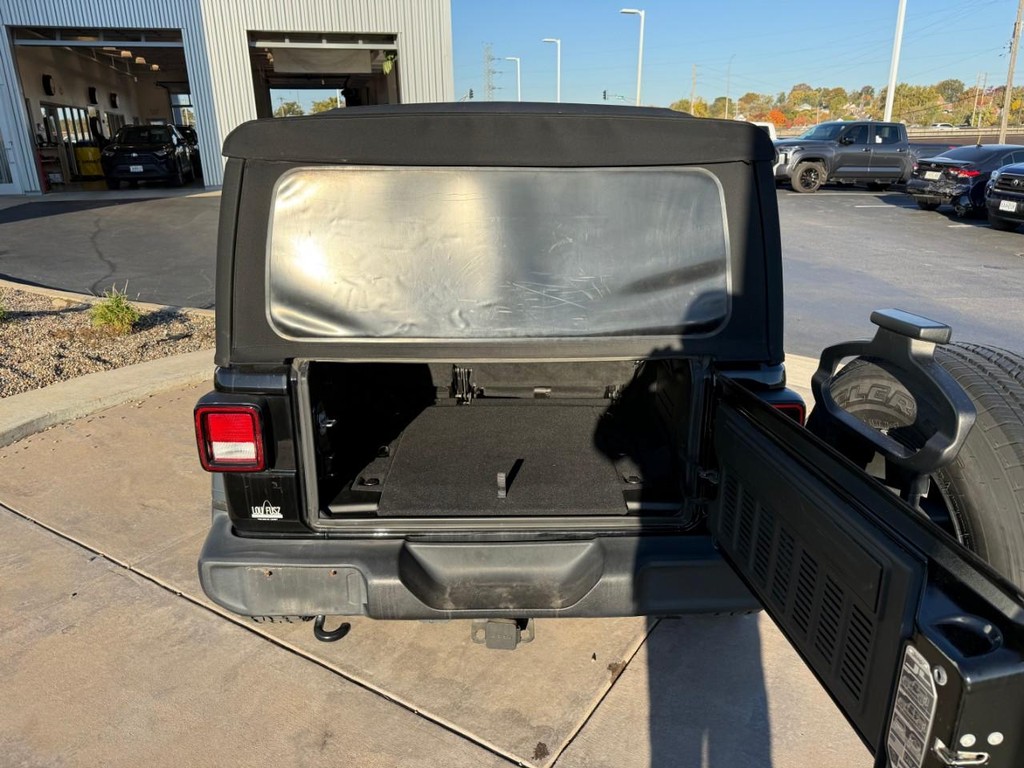 Jeep Wrangler Unlimited Vehicle Full-screen Gallery Image 06