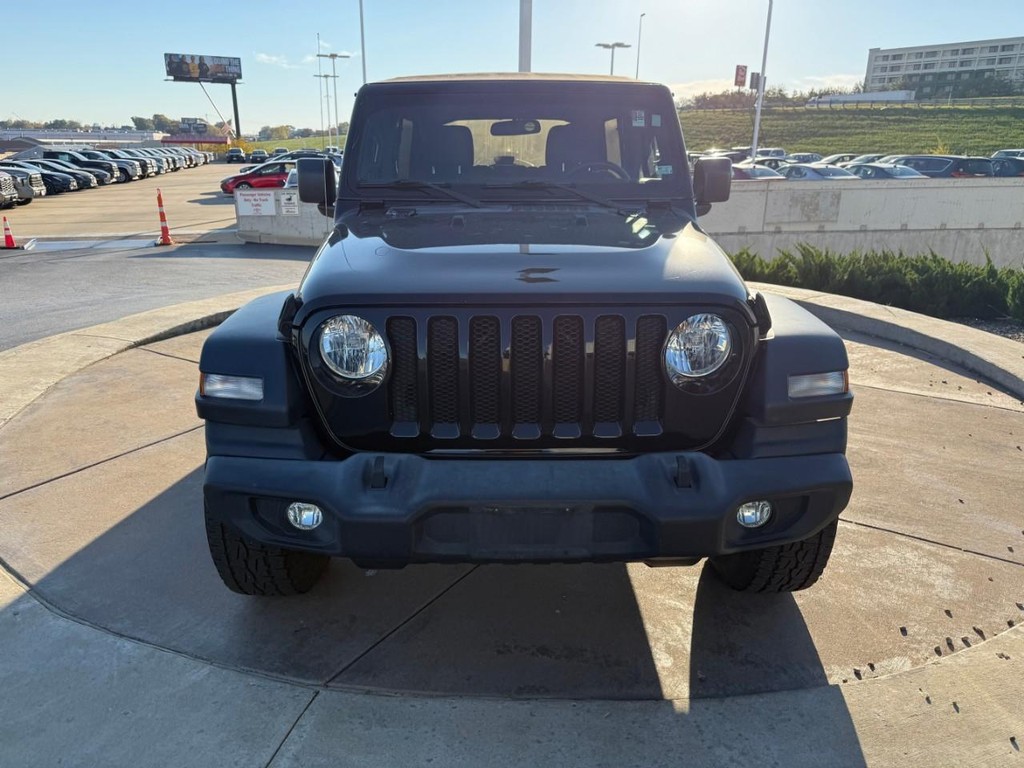 Jeep Wrangler Unlimited Vehicle Full-screen Gallery Image 10