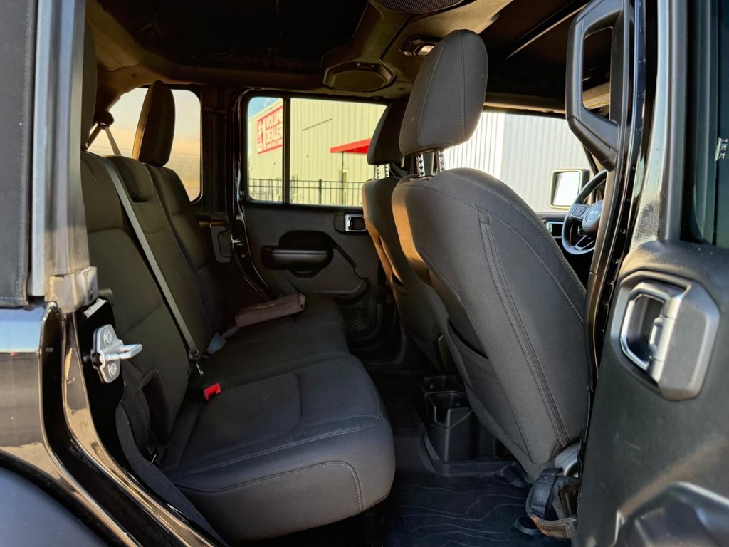 Jeep Wrangler Unlimited Vehicle Full-screen Gallery Image 11