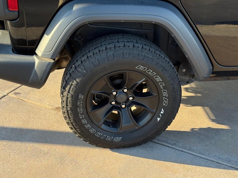 Jeep Wrangler Unlimited Vehicle Full-screen Gallery Image 04