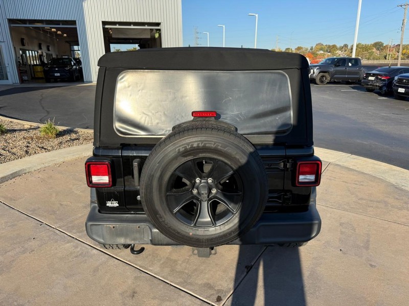 Jeep Wrangler Unlimited Vehicle Full-screen Gallery Image 07