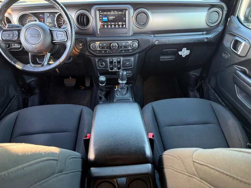 Jeep Wrangler Unlimited Vehicle Full-screen Gallery Image 12