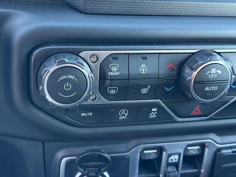 Jeep Wrangler Unlimited Vehicle Full-screen Gallery Image 23