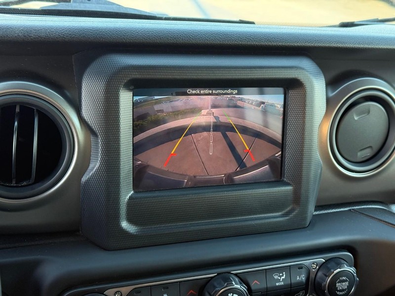 Jeep Wrangler Unlimited Vehicle Full-screen Gallery Image 25