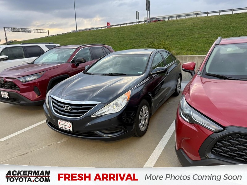 Hyundai Sonata Vehicle Full-screen Gallery Image 01