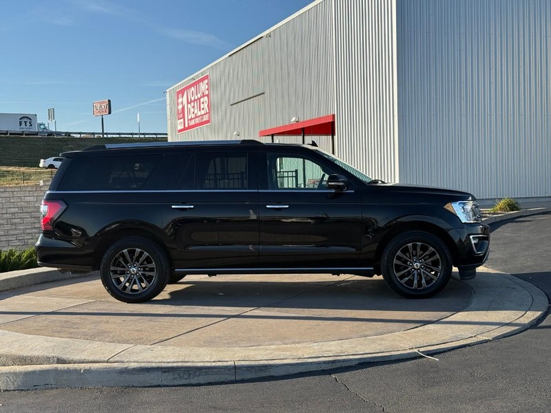 Ford Expedition Max Vehicle Full-screen Gallery Image 02