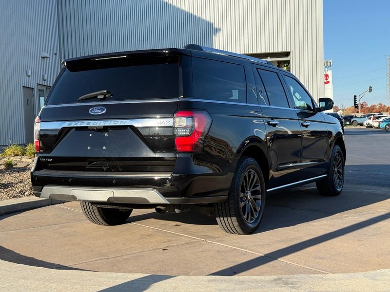 Ford Expedition Max Vehicle Full-screen Gallery Image 03