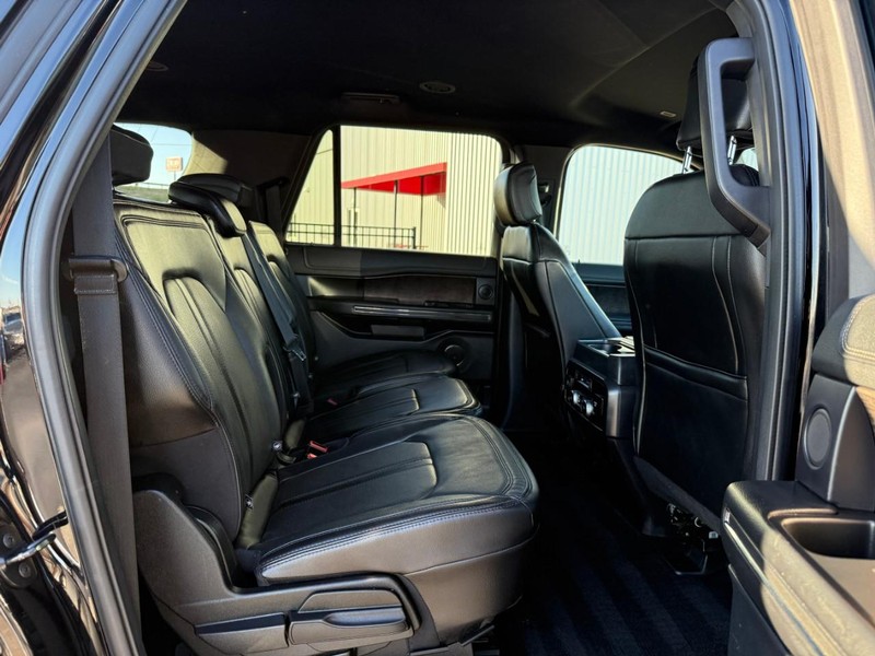 Ford Expedition Max Vehicle Full-screen Gallery Image 06