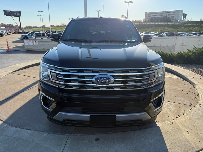 Ford Expedition Max Vehicle Full-screen Gallery Image 09