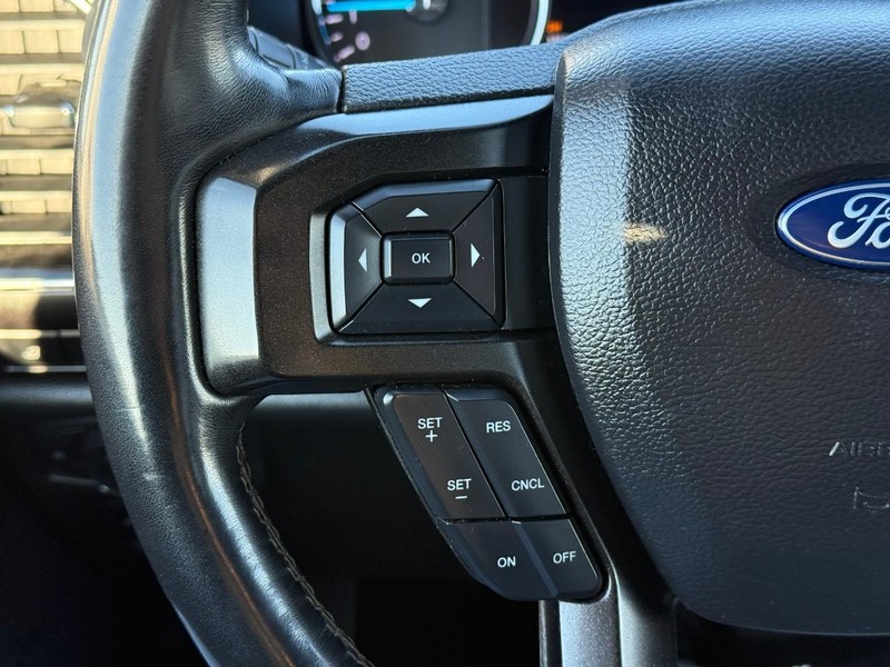 Ford Expedition Max Vehicle Full-screen Gallery Image 19