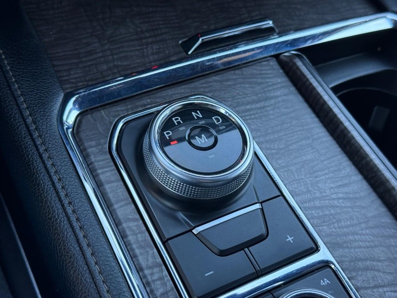 Ford Expedition Max Vehicle Full-screen Gallery Image 22