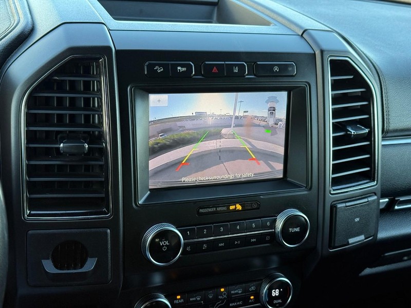 Ford Expedition Max Vehicle Full-screen Gallery Image 24