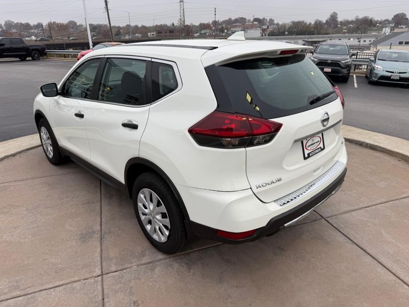 Nissan Rogue Vehicle Full-screen Gallery Image 06