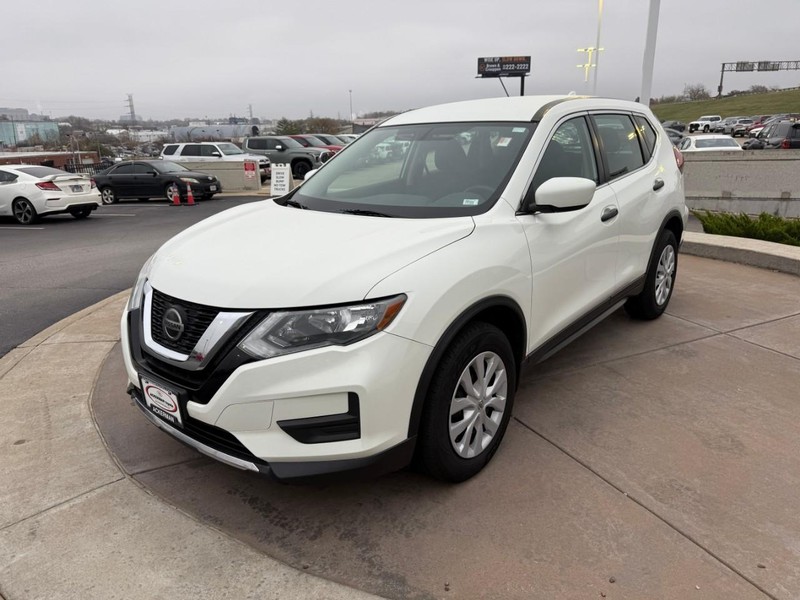 Nissan Rogue Vehicle Full-screen Gallery Image 09