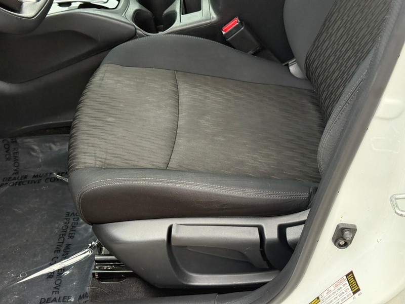 Nissan Rogue Vehicle Full-screen Gallery Image 17