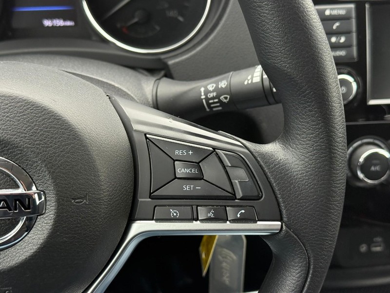 Nissan Rogue Vehicle Full-screen Gallery Image 19