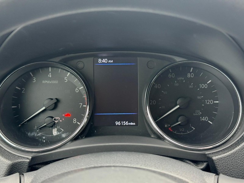 Nissan Rogue Vehicle Full-screen Gallery Image 20