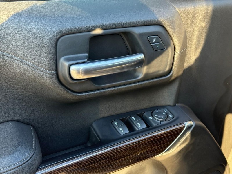 GMC Sierra 1500 Vehicle Full-screen Gallery Image 15