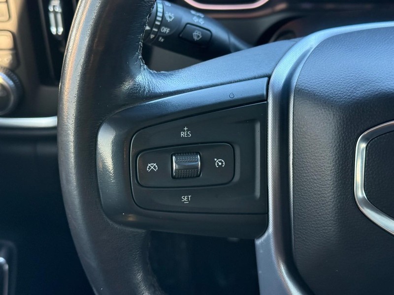 GMC Sierra 1500 Vehicle Full-screen Gallery Image 18