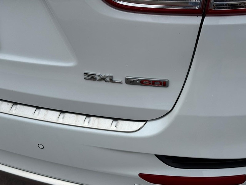 Kia Sorento Vehicle Full-screen Gallery Image 05