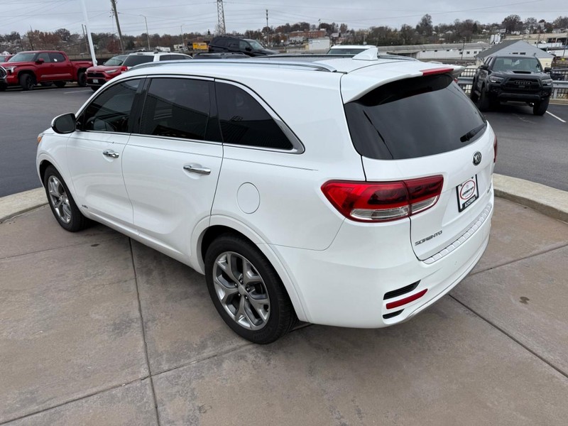 Kia Sorento Vehicle Full-screen Gallery Image 08