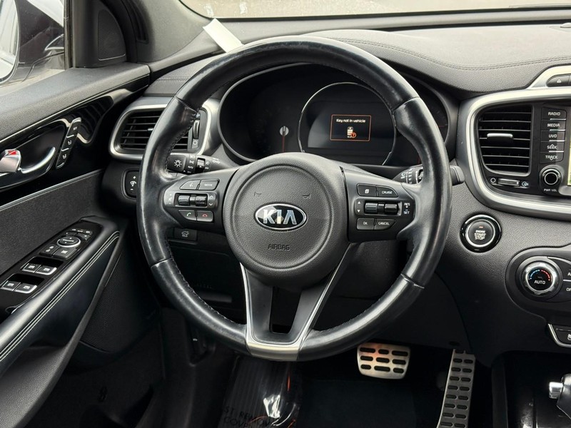 Kia Sorento Vehicle Full-screen Gallery Image 13
