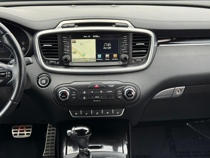 Kia Sorento Vehicle Full-screen Gallery Image 14