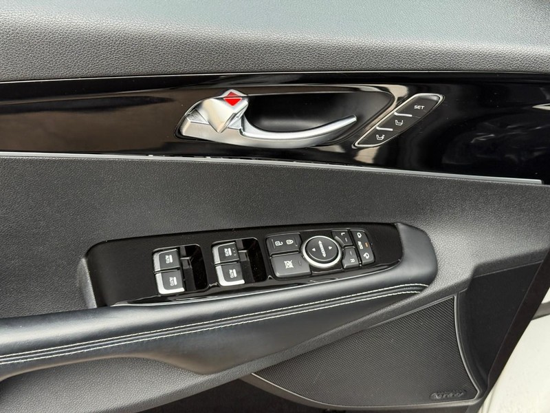 Kia Sorento Vehicle Full-screen Gallery Image 16