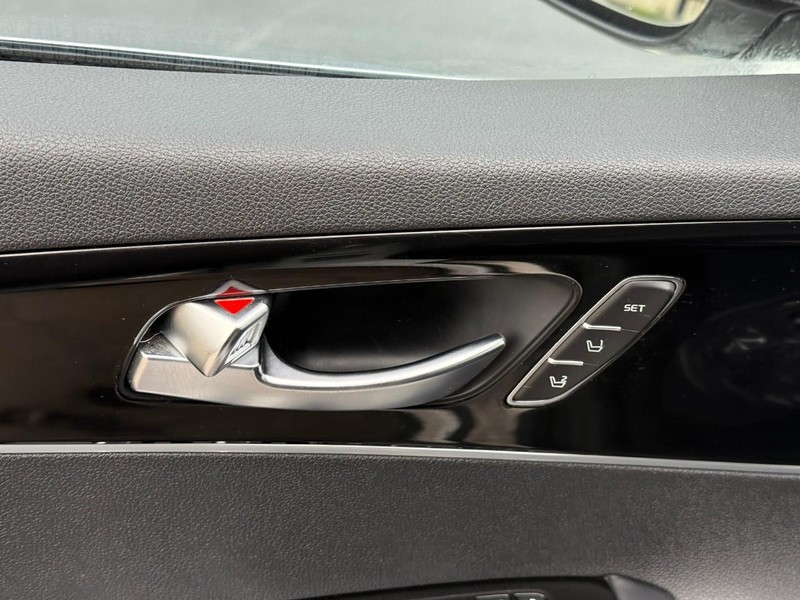 Kia Sorento Vehicle Full-screen Gallery Image 17