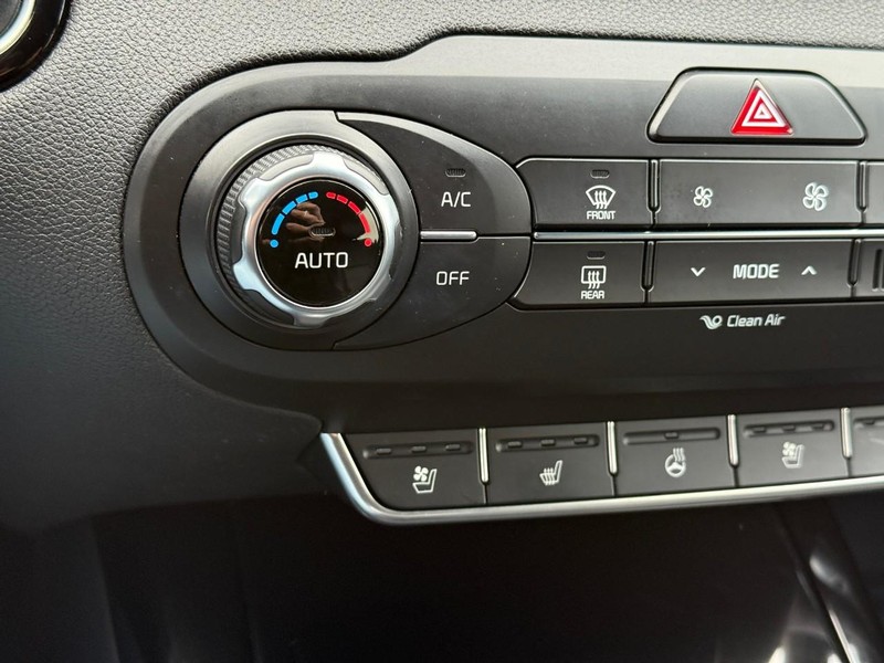 Kia Sorento Vehicle Full-screen Gallery Image 21