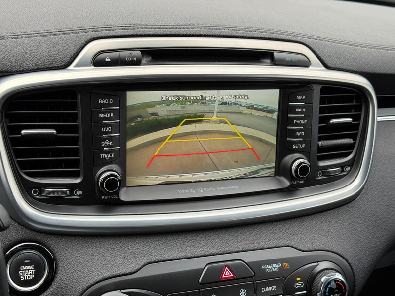 Kia Sorento Vehicle Full-screen Gallery Image 24