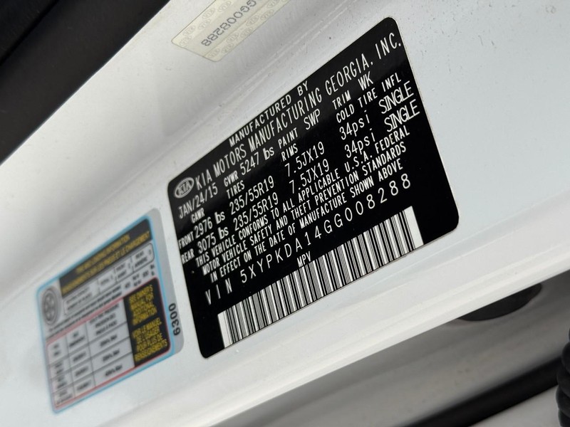 Kia Sorento Vehicle Full-screen Gallery Image 25