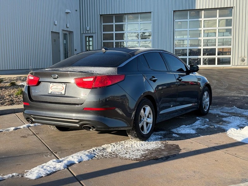 Kia Optima Vehicle Full-screen Gallery Image 03