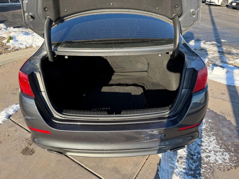 Kia Optima Vehicle Full-screen Gallery Image 06