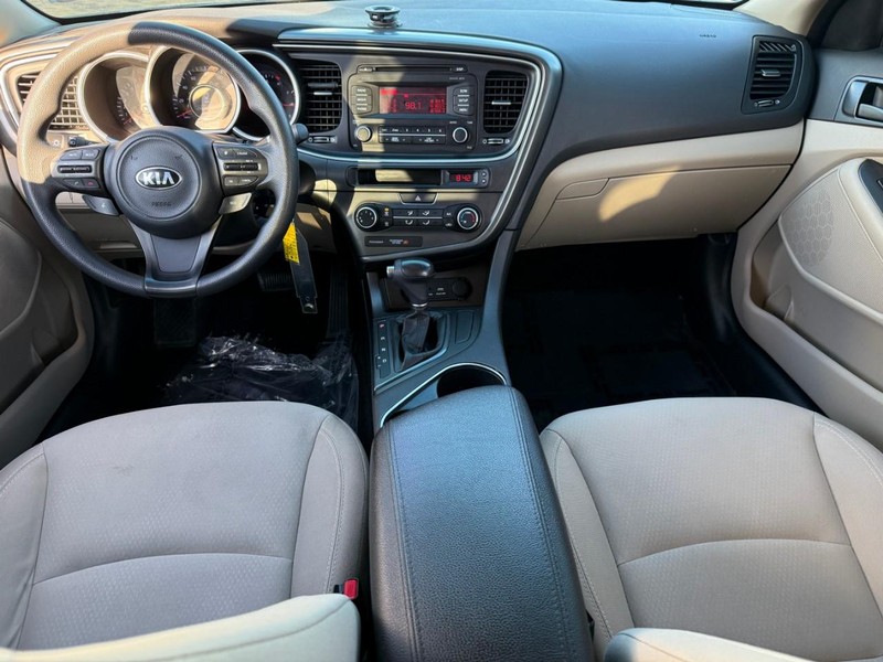 Kia Optima Vehicle Full-screen Gallery Image 12