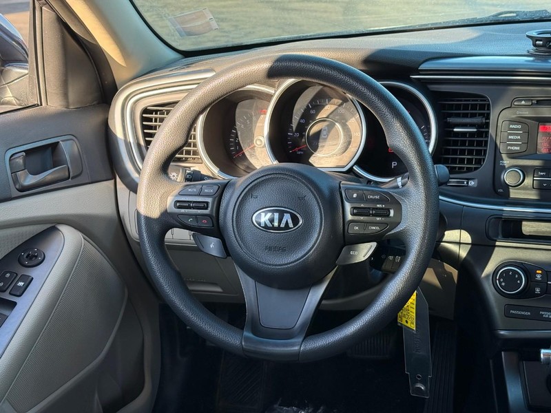 Kia Optima Vehicle Full-screen Gallery Image 13