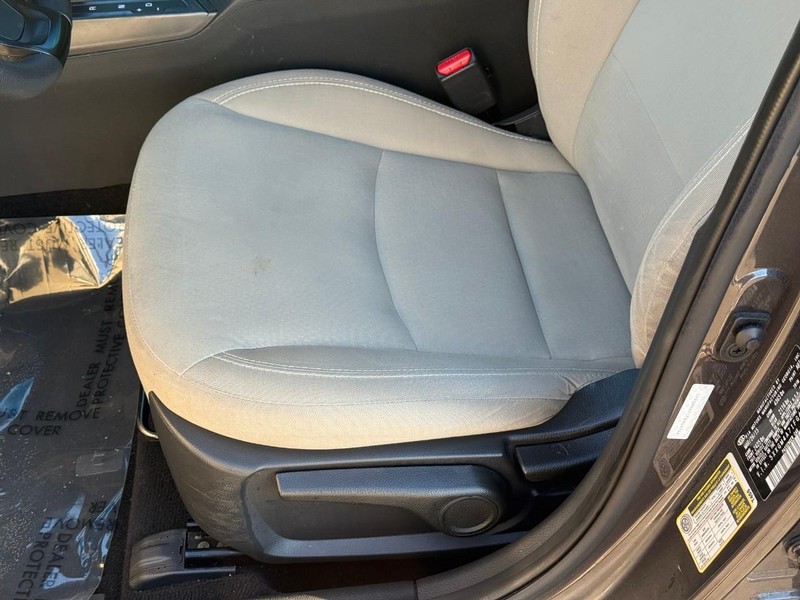 Kia Optima Vehicle Full-screen Gallery Image 17