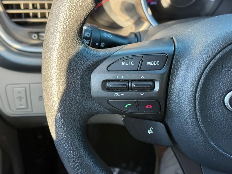 Kia Optima Vehicle Full-screen Gallery Image 18