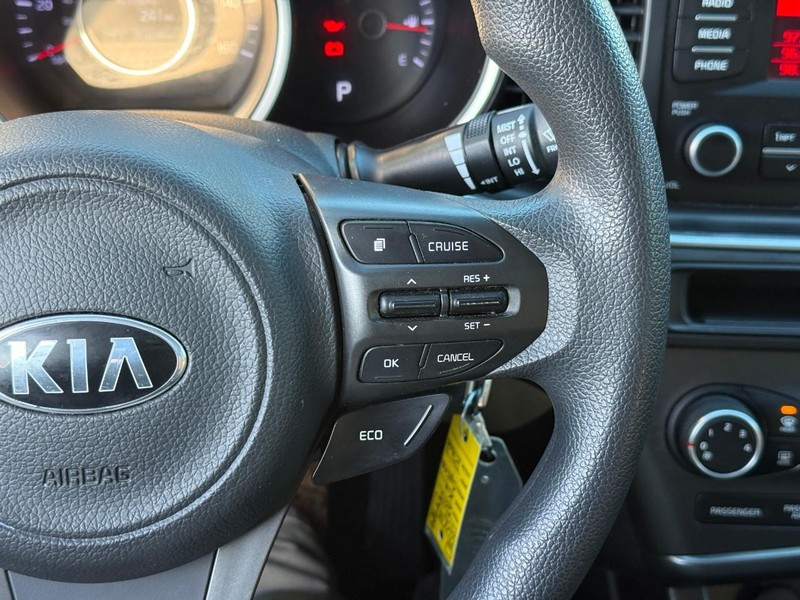 Kia Optima Vehicle Full-screen Gallery Image 19