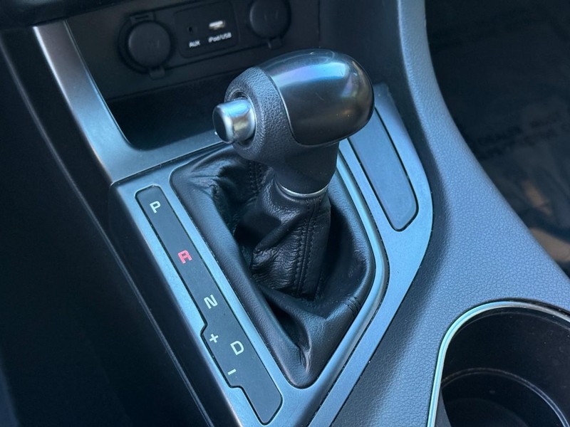 Kia Optima Vehicle Full-screen Gallery Image 21