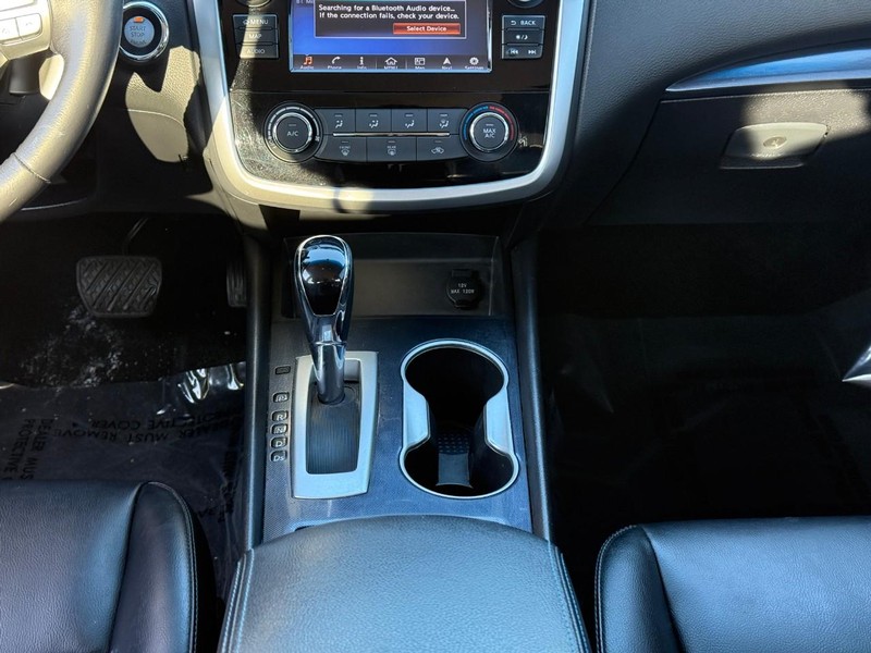 Nissan Altima Vehicle Full-screen Gallery Image 16
