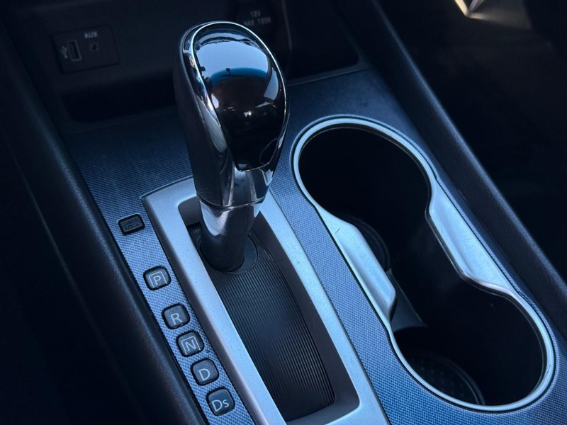 Nissan Altima Vehicle Full-screen Gallery Image 22