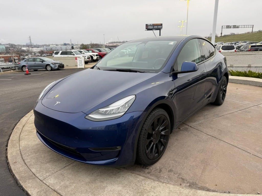 Tesla Model Y Vehicle Full-screen Gallery Image 07