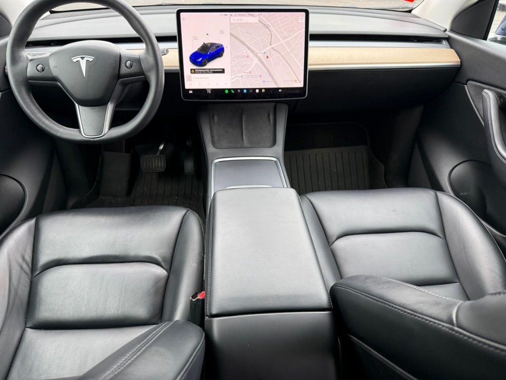 Tesla Model Y Vehicle Full-screen Gallery Image 10