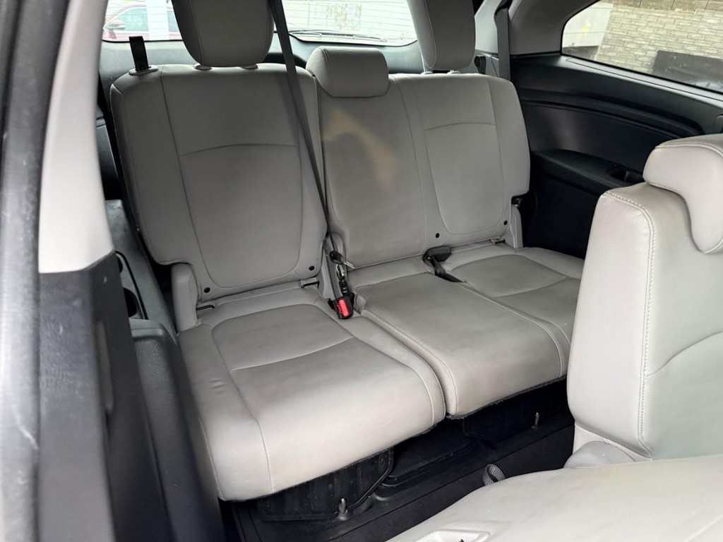 Honda Odyssey Vehicle Full-screen Gallery Image 10