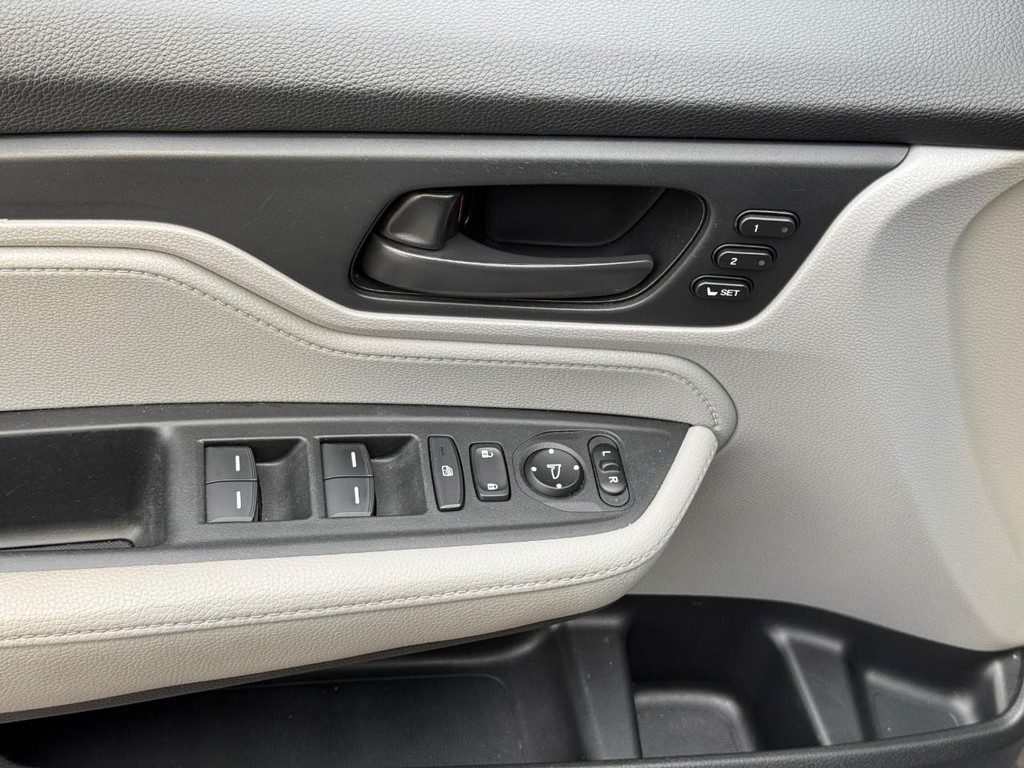 Honda Odyssey Vehicle Full-screen Gallery Image 16