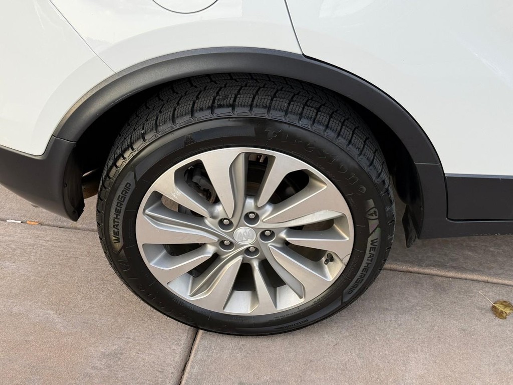 Buick Encore Vehicle Full-screen Gallery Image 04