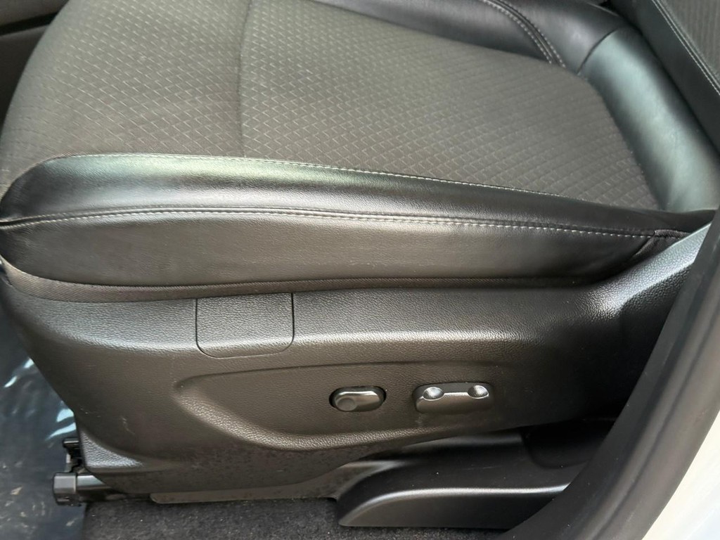 Buick Encore Vehicle Full-screen Gallery Image 20